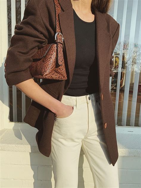 cropped oversized brown blazer.